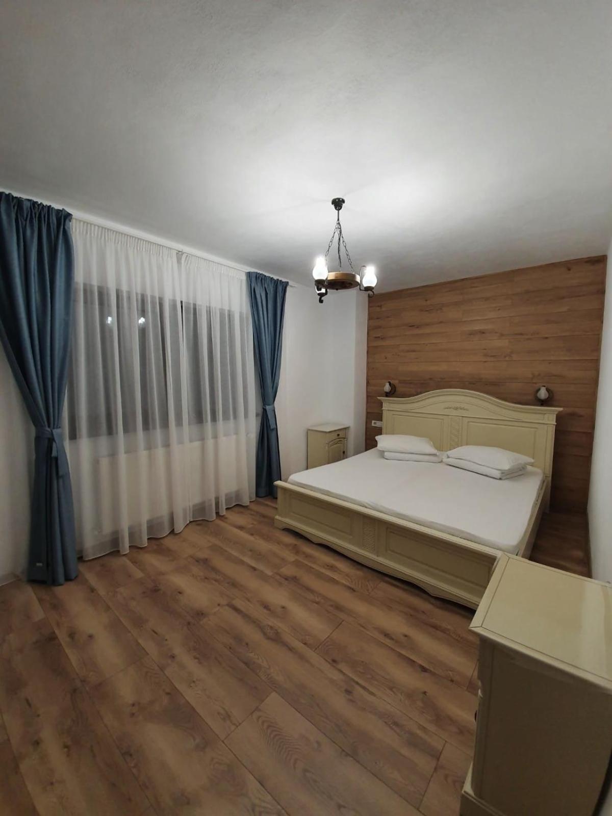 Pensiunea Iasmina Si Pescarul Călimăneşti Exterior foto